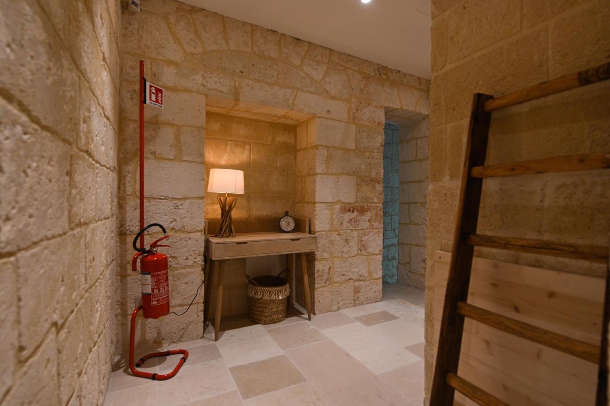 Palazzo Momi Bed & Breakfast Bari Exterior photo